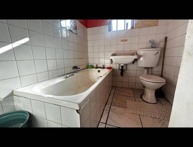 2 BEDROOM HOUSE FOR SALE IN AQUADENE